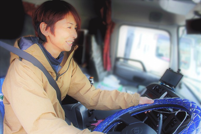 女性ドライバー　熊本県山鹿市菊鹿　株式会社山眞工業スタッフ　熊本県山鹿市菊鹿　株式会社山眞工業